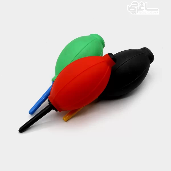 پوآر دستی بزرگ وسیله ای بسیار خوش دست و سبک میباشد.این محصول گاز چسب مژه را پراکنده کرده و از نفوذ آن به داخل چشم جلوگیری میکند...