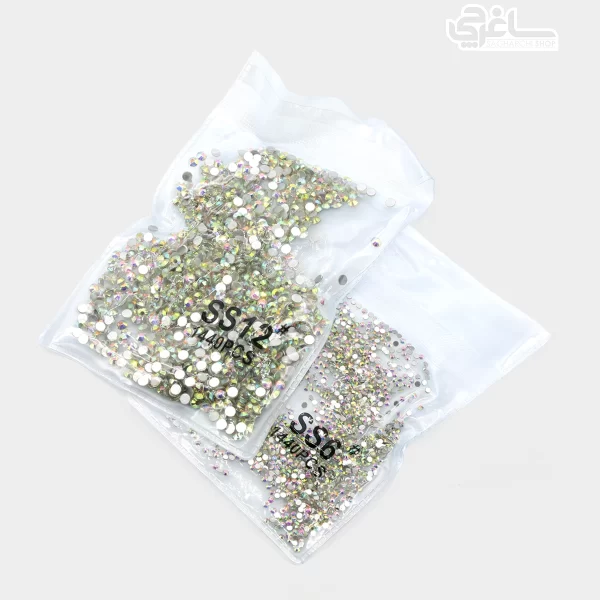 پک نگین ناخن هفت رنگ یک دیزاین پرطرفدار مناسب برای روی کاشت است. این دیزاین 4 سایز مختلف دارد.
